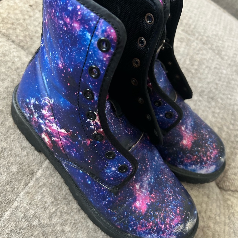 Galaxy Boots